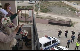Van polisinden Anneler Günü etkinliği