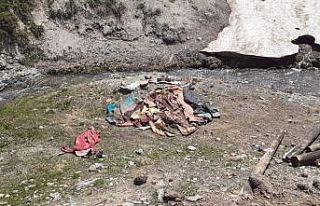 Van’da teröristlere ait sığınak imha edildi