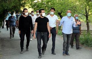 Vatandaşlar, huzursuzluk çıkaran şahsı mahallelerinde...