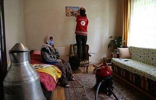 Vefa ekibi Gazel ninenin evini baştan sona temizledi