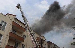 Yalıtım sırasında yanan binanın çatısı kullanılamaz...