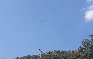 Yamaç paraşütleri gökyüzünü renklendirdi