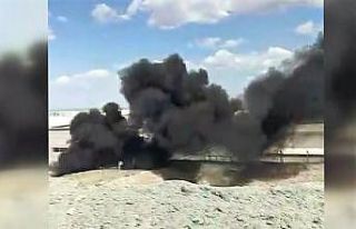 Yanan lastiklerin dumanı gökyüzünü kapladı