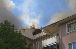 Yangın site sakinlerini sokağa döktü