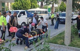 Yaşlı kadın elektrikli bisikletten düştü