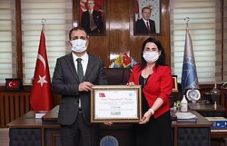 Yazar İçen’e ‘fahri hemşehrilik beratı’...