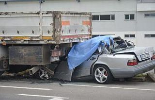 Yeni aldığı otomobili ile memleketine giderken...