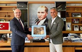 Yeni büyükelçiye tatlı veda