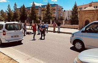 Yolun karşısına geçmek isterken aracın çarptığı...