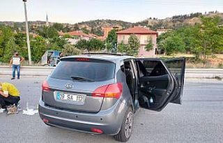 Yolun sağında duran araca çarptı: 6 yaralı