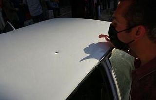 Yorgun mermi otomobile isabet etti, ölümden kıl...