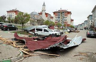 Yozgat’a çatılar uçtu