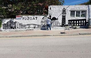 Yozgat’ın tarihini ve kültürünü duvarlara resmediyor