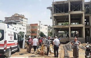 Yüksekten düşen inşaat işçisi ağır yaralandı