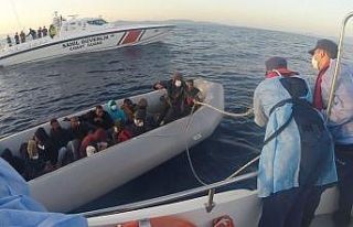 Yunanistan unsurlarınca Türk karasularına itilen...