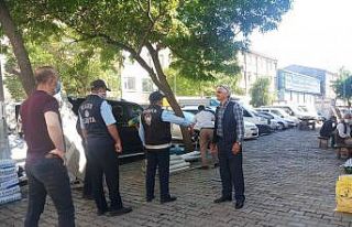 Zabıta kaldırmaktan bıktı, onlar koymaktan bıkmadı
