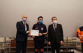 Zeytinburnu’nda 23 personele arama kurtarma sertifikaları...