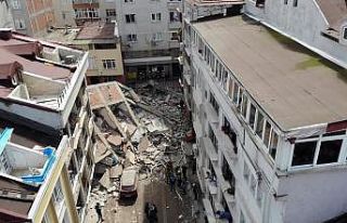 Zeytinburnu’nda boşaltılan binanın çökme anı...