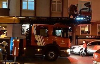 Zeytinburnu’nda çıkan yangında hastaneye kaldırılan...