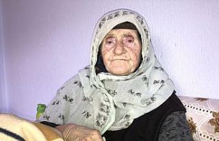 100 yaşındaki Müzeyyen nineye polis şefkati