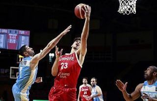 12 Dev Adam galibiyetle başladı