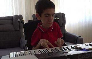 17 Yaşındaki SMA hastası umut, hayata müzik ile...