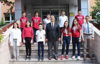 29 Mayıs Bornova Koleji’nden matematik ve biyolojide...