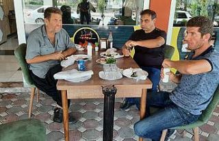 30 yıldır önüne gelene yemek ısmarlıyor