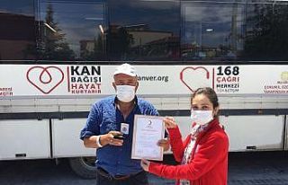 35 kez kan bağışı yapan vatandaşa altın madalya