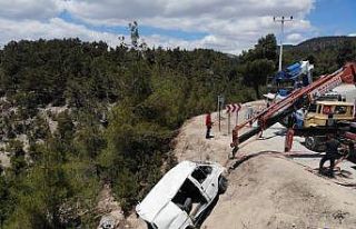 3 kişinin öldüğü kazada hurdaya dönen araçlar...