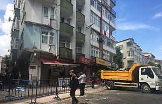 42 yıllık binanın çöken 2 balkonunun enkazı...