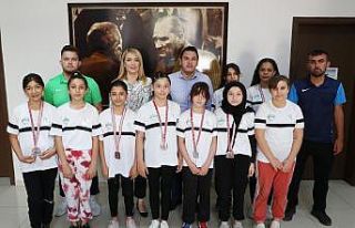 6 kadın güreşçi Milli Takım kampına davet edildi