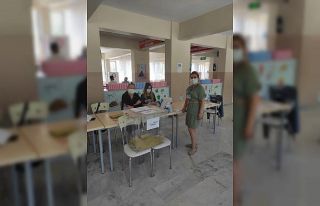 8 adaylı seçimde en yakın rakibine 755 oy fark...