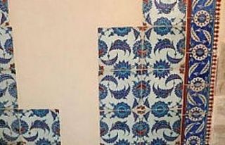 Adana Ulu Camii çinileri ile Konya kökenli çini...
