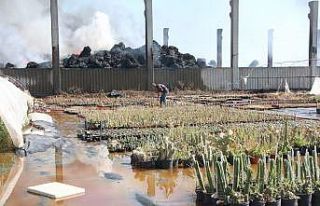 Adana’da geri dönüşüm tesisindeki yangın kontrol...