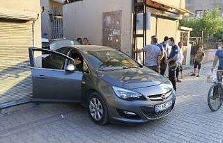 Adana’da polisten kaçan otomobil 3 kilometre kovalandıktan...