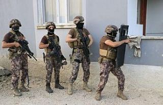 Adana’da suç örgütü operasyonu: 28 gözaltı