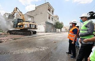 Adana’da tarihi yıkım başladı
