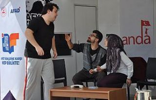 Afet bilinci tiyatro oyunuyla anlatıldı