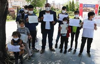 Afgan aile Türk kimliği için gösteri düzenledi