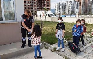 Afyonkarahisar’da ilkokul ve ana sınıflar kapılarını...