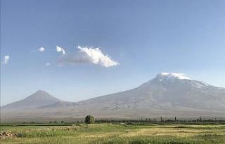 Ağrı Dağı heybetiyle misafirlerini ağırlıyor