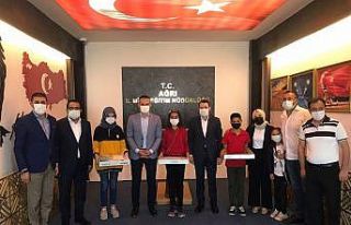 Ağrı Milli Eğitim Müdürü Tekin, yarışmalarda...