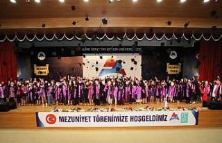 AİÇÜ’de yüz yüze mezuniyet töreni coşkusu