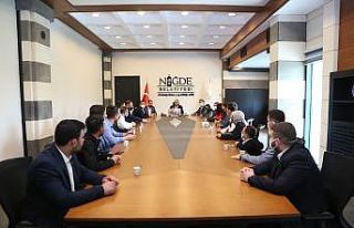 AK Gençler Niğde Belediye Başkanı Özdemir’i...