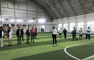 AK Gençlik spor faaliyetlerinin ilk vuruşunu Başkan...