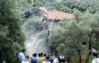 Akbük koyunda yıkımlar tekrar başladı