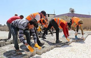 Akçakale kırsalındaki kilitli parke çalışmaları...