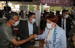 Akşener’in ziyareti sırasında ilçe belediye...