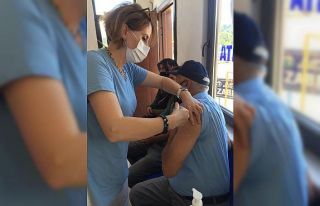 Alaplı halk pazarında aşılama uygulaması sürüyor